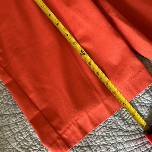 Coral Bermuda Shorts. Size 4 - Picture 8 of 9